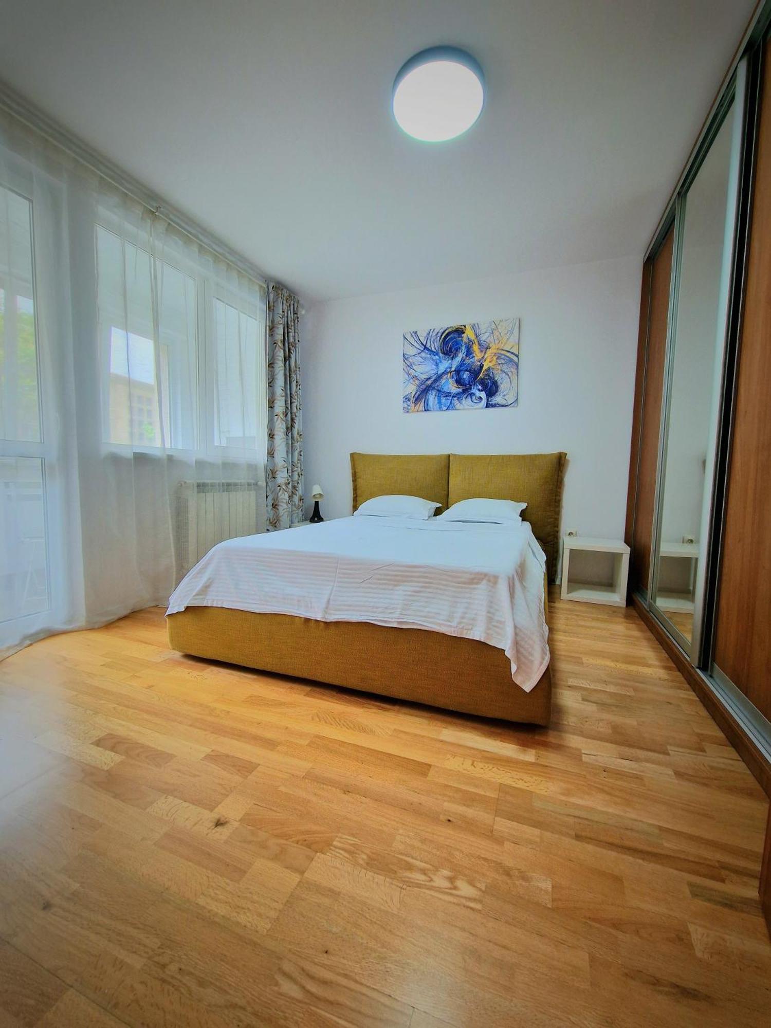 Old Town Central Oasis - Secured Parking Nearby - Self Check In - Metro Station At 1Min Bukarest Exteriör bild