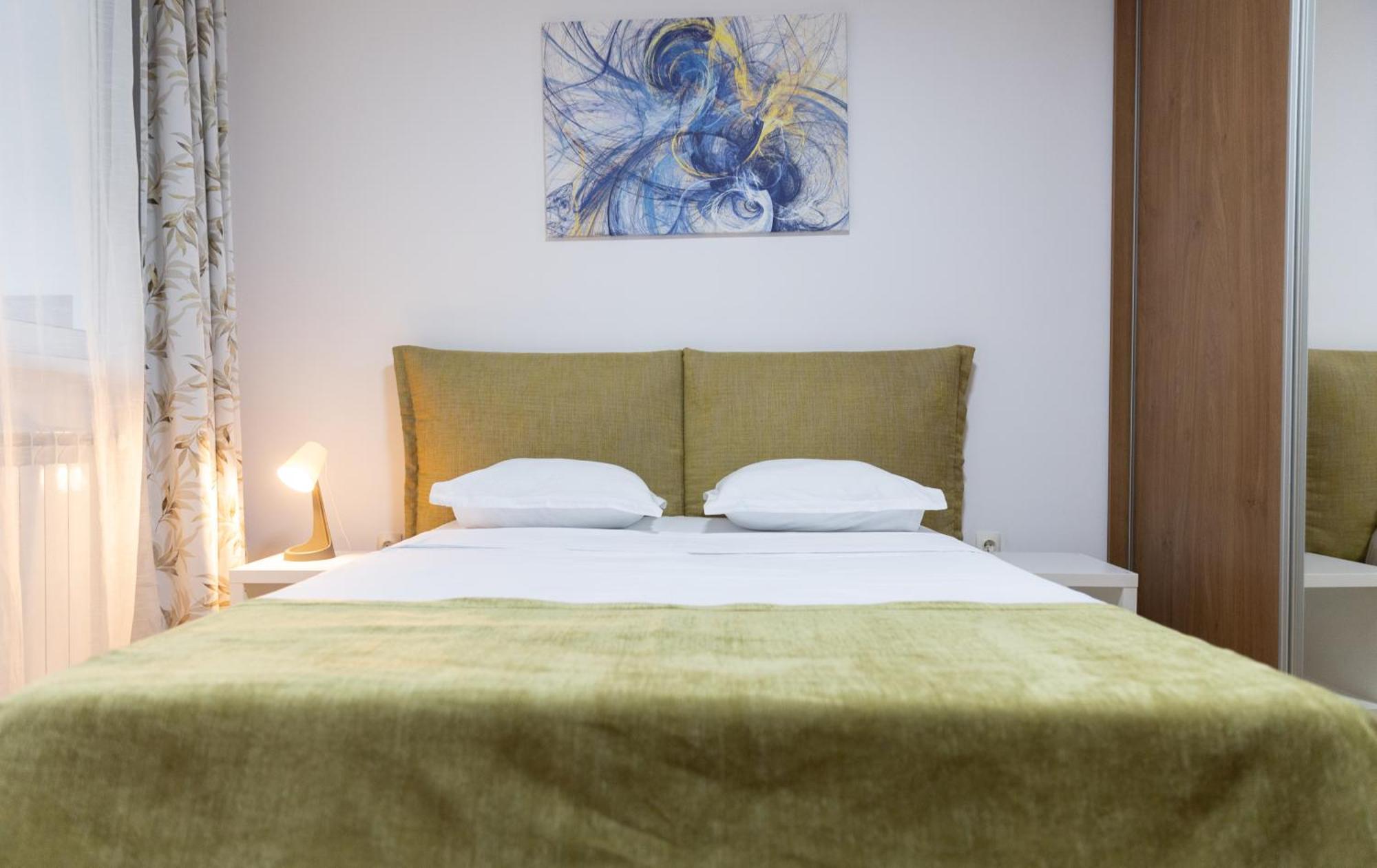 Old Town Central Oasis - Secured Parking Nearby - Self Check In - Metro Station At 1Min Bukarest Exteriör bild