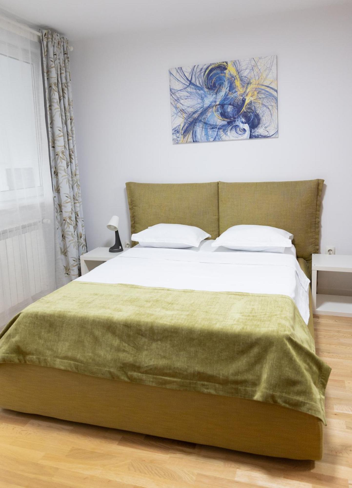 Old Town Central Oasis - Secured Parking Nearby - Self Check In - Metro Station At 1Min Bukarest Exteriör bild